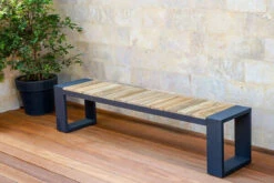 OUTFLEXX Kona Bank, Dark Grey/natur, Alu/recycled FSC®-Teak, 200x40x45cm, Rustikal Gebürstet, U-Gestell