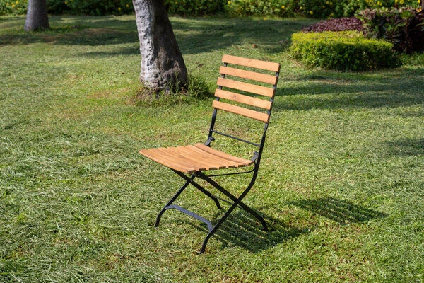 OUTFLEXX Sitzgruppe, Natur/schwarz, Stahl/FSC-Akazienholz, Ø 90 Cm, 2 Klappstühle, Pulverbeschichtet, Geölt 3 OUTFLEXX Sitzgruppe, Natur/schwarz, Stahl/FSC-Akazienholz, Ø 90 Cm, 2 Klappstühle, Pulverbeschichtet, Geölt – Bild 3