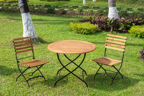 OUTFLEXX Sitzgruppe, Natur/schwarz, Stahl/FSC-Akazienholz, Ø 90 Cm, 2 Klappstühle, Pulverbeschichtet, Geölt 2 OUTFLEXX Sitzgruppe, Natur/schwarz, Stahl/FSC-Akazienholz, Ø 90 Cm, 2 Klappstühle, Pulverbeschichtet, Geölt – Bild 2