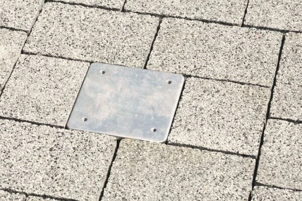 Schneider® SCHNEIDER Universal-Bodenplatte Für Rhodos Eco Serie, Silbergrau, Stahl Verzinkt, 16 X 16 X 40 Cm 2 Schneider® SCHNEIDER Universal-Bodenplatte Für Rhodos Eco Serie, Silbergrau, Stahl Verzinkt, 16 X 16 X 40 Cm – Bild 2